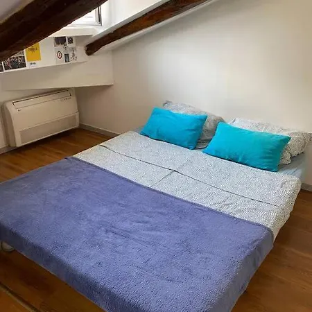 Perfect Location Apartment *